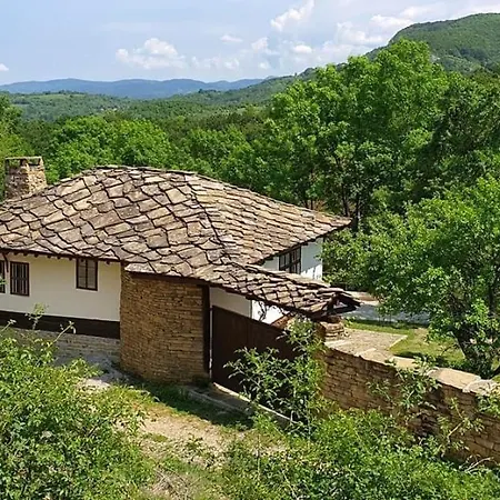 средище веди макрина וילה גברובו